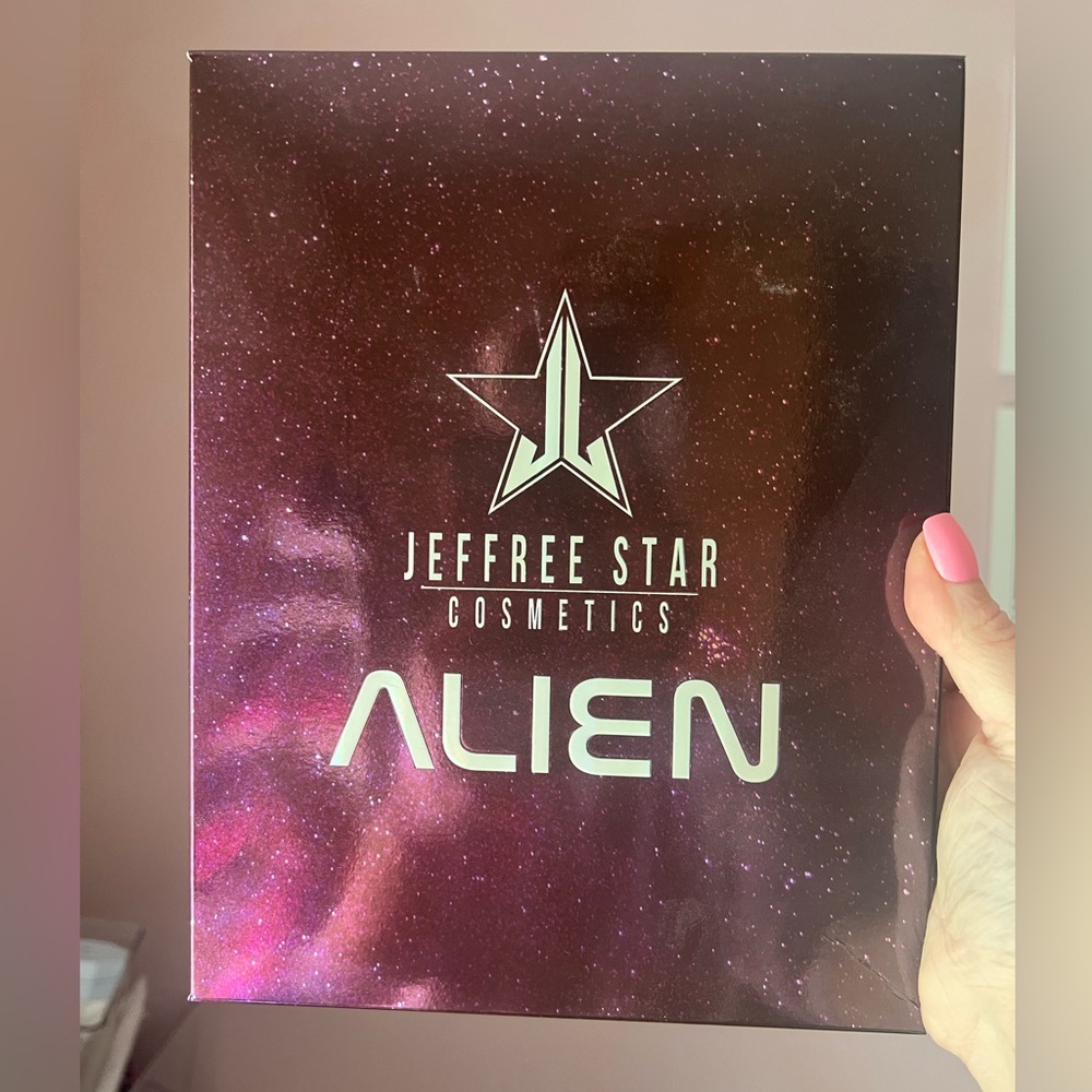 🆕 Jeffree Star Cosmetics Alien Eyeshadow Palette 👽